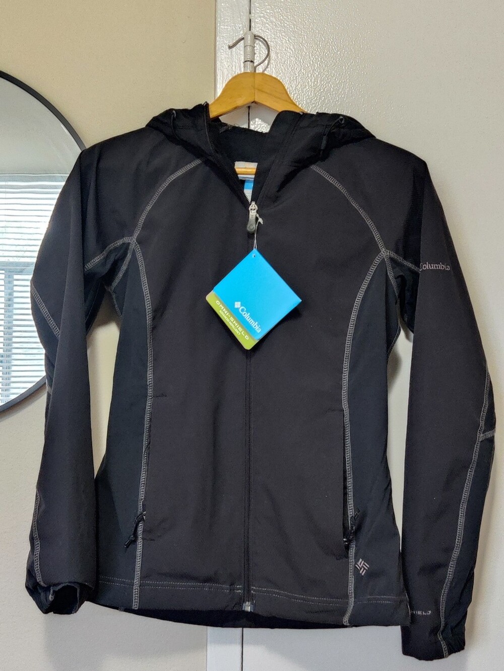 Brand new Columbia Surefire Softshell Jacket Small